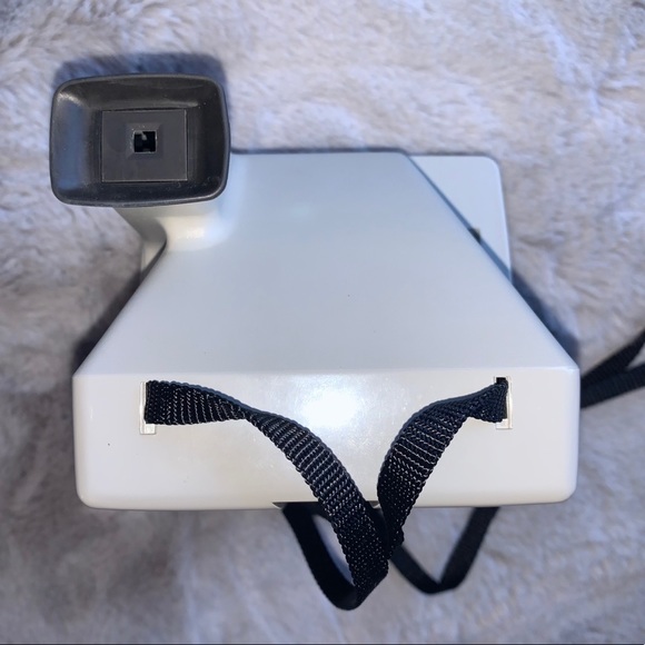 The Button Polaroid Land Camera - Picture 8 of 11
